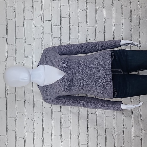 Moda International Fitted Wool Blend Boucle V-Neck Sweater in Lilac - Picture 1 of 17